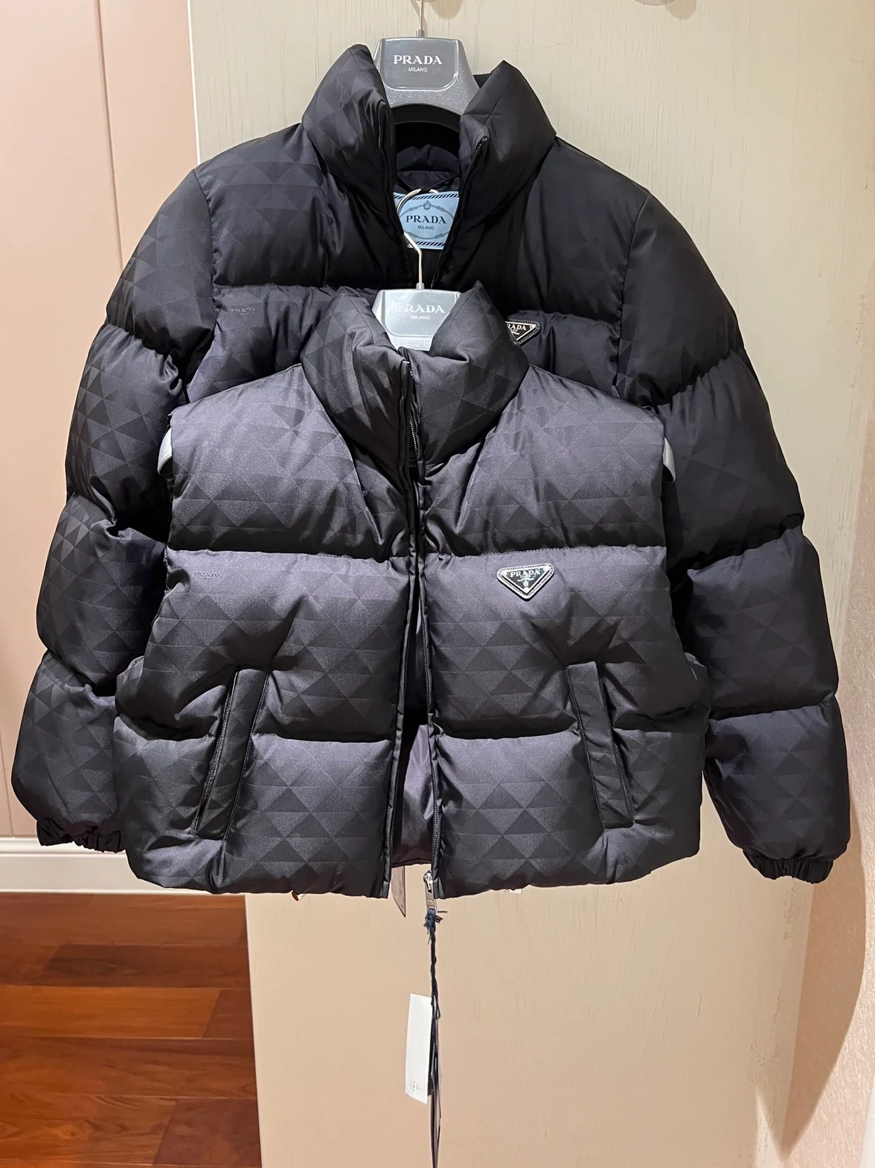 프라다 리나일론 다운 패딩 베스트