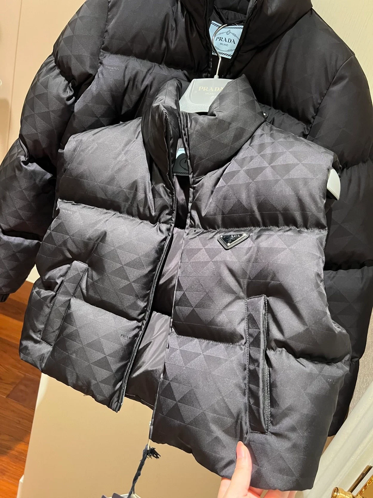 프라다 리나일론 다운 패딩 베스트