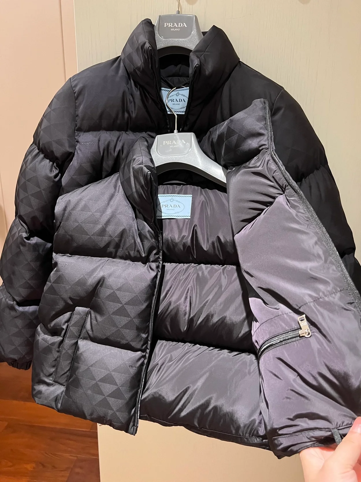 프라다 리나일론 다운 패딩 베스트