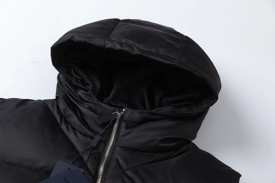 프라다 리나일론 다운 베스트