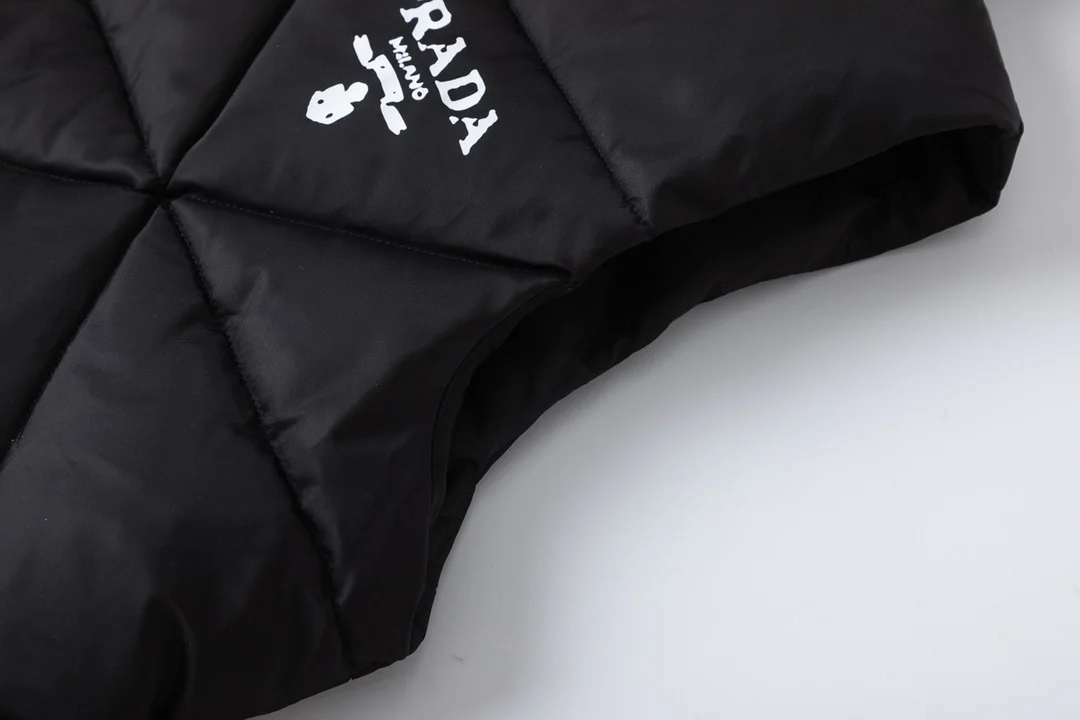 프라다 리나일론 다운 베스트