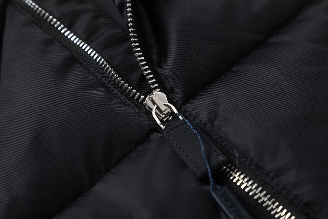 프라다 리나일론 다운 베스트