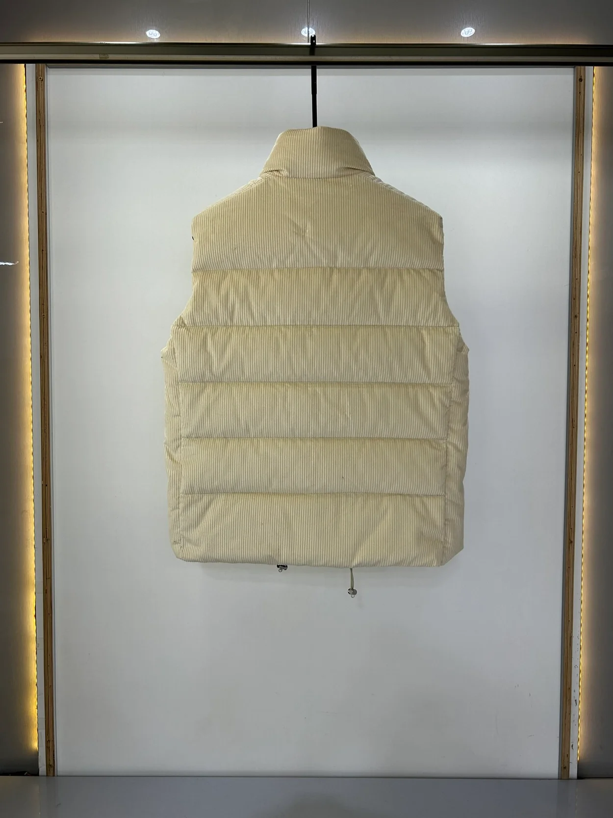 프라다 코듀로이 패딩 베스트