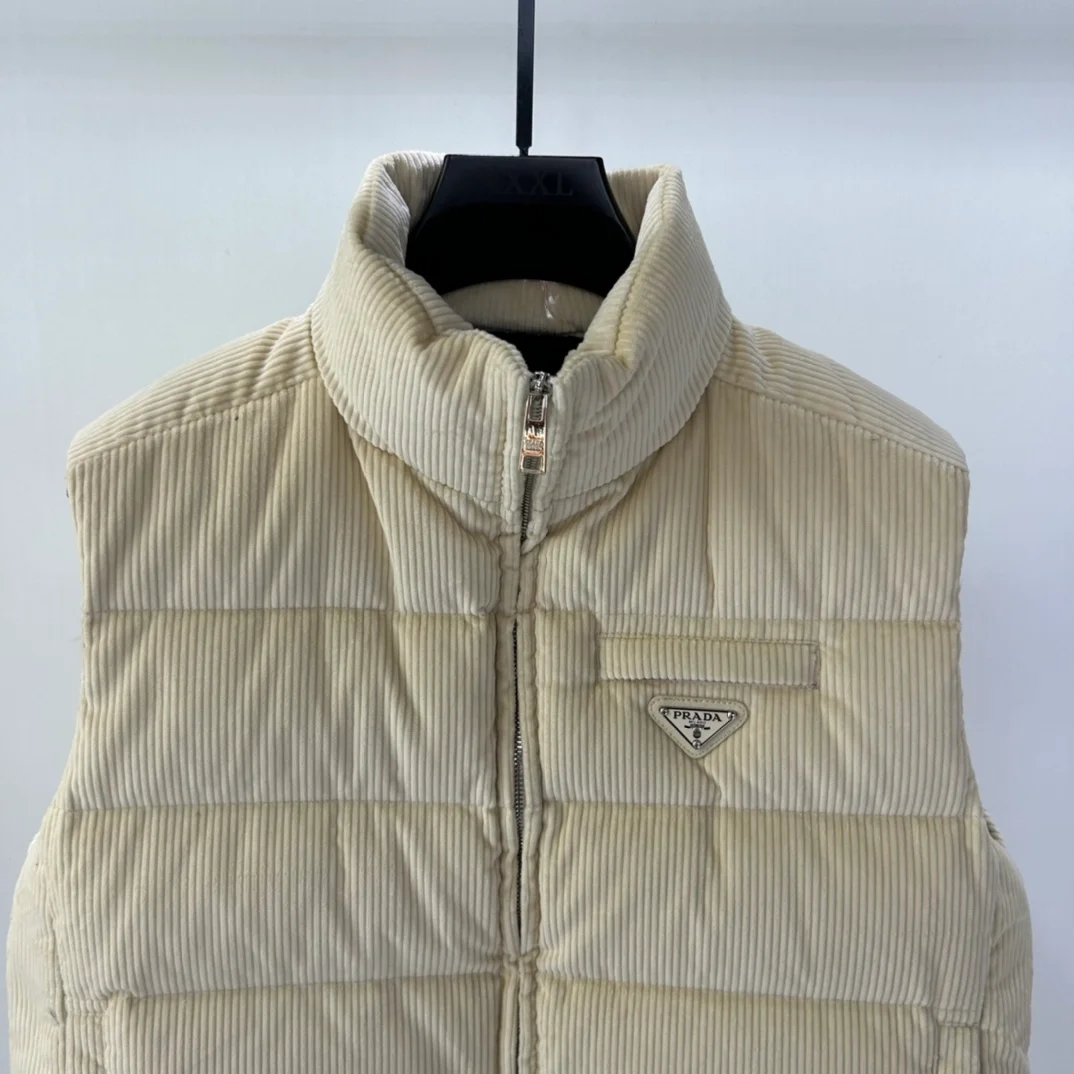 프라다 코듀로이 패딩 베스트