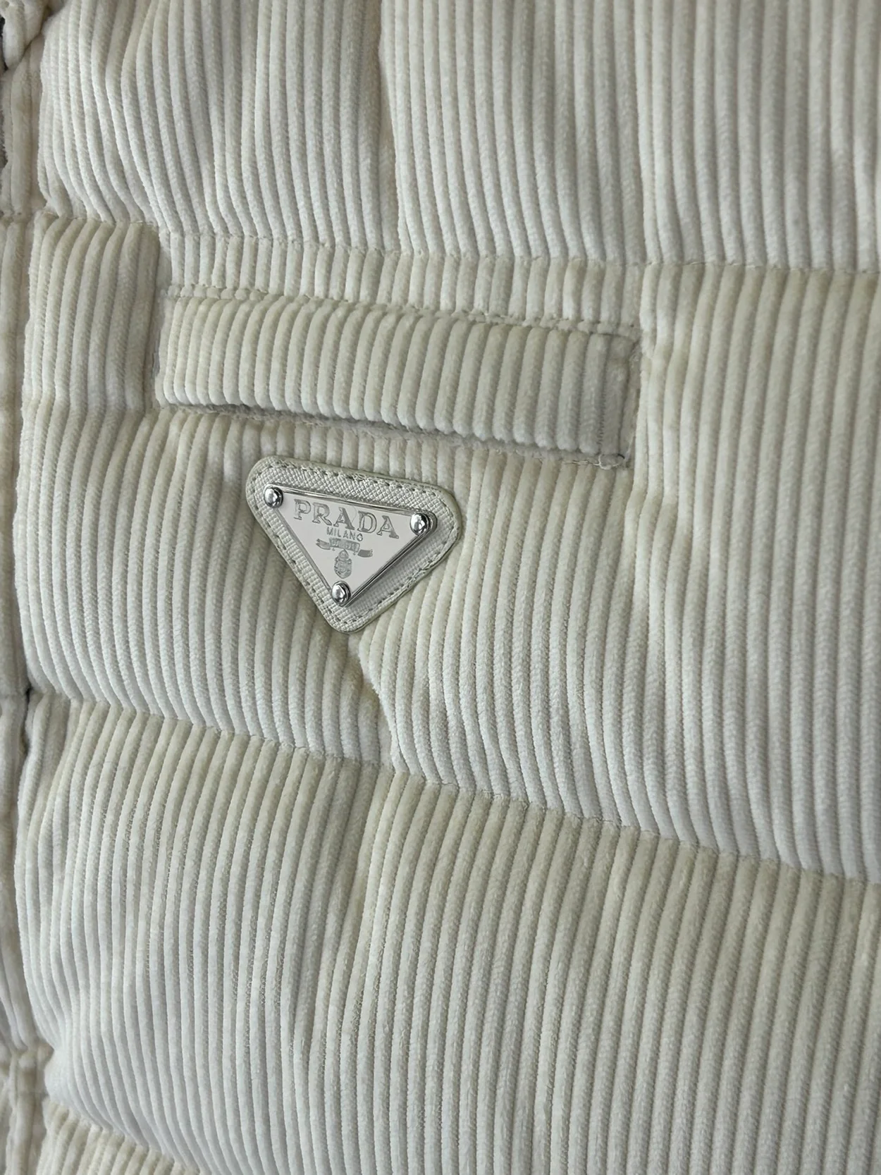 프라다 코듀로이 패딩 베스트