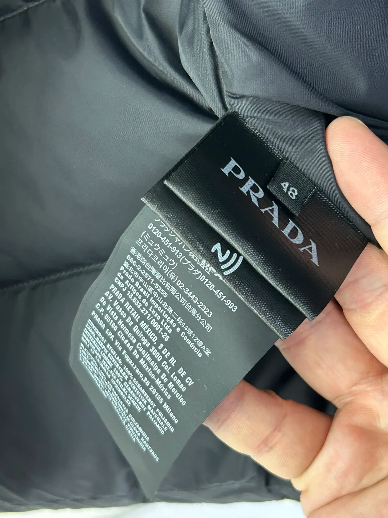 프라다 코듀로이 패딩 베스트