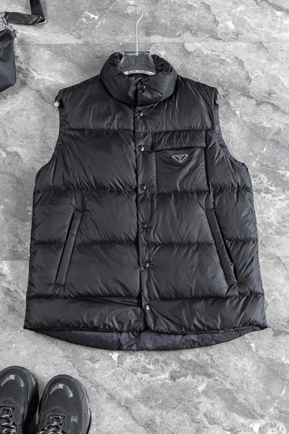 프라다 리나일론 슬리브스 푸퍼 자켓