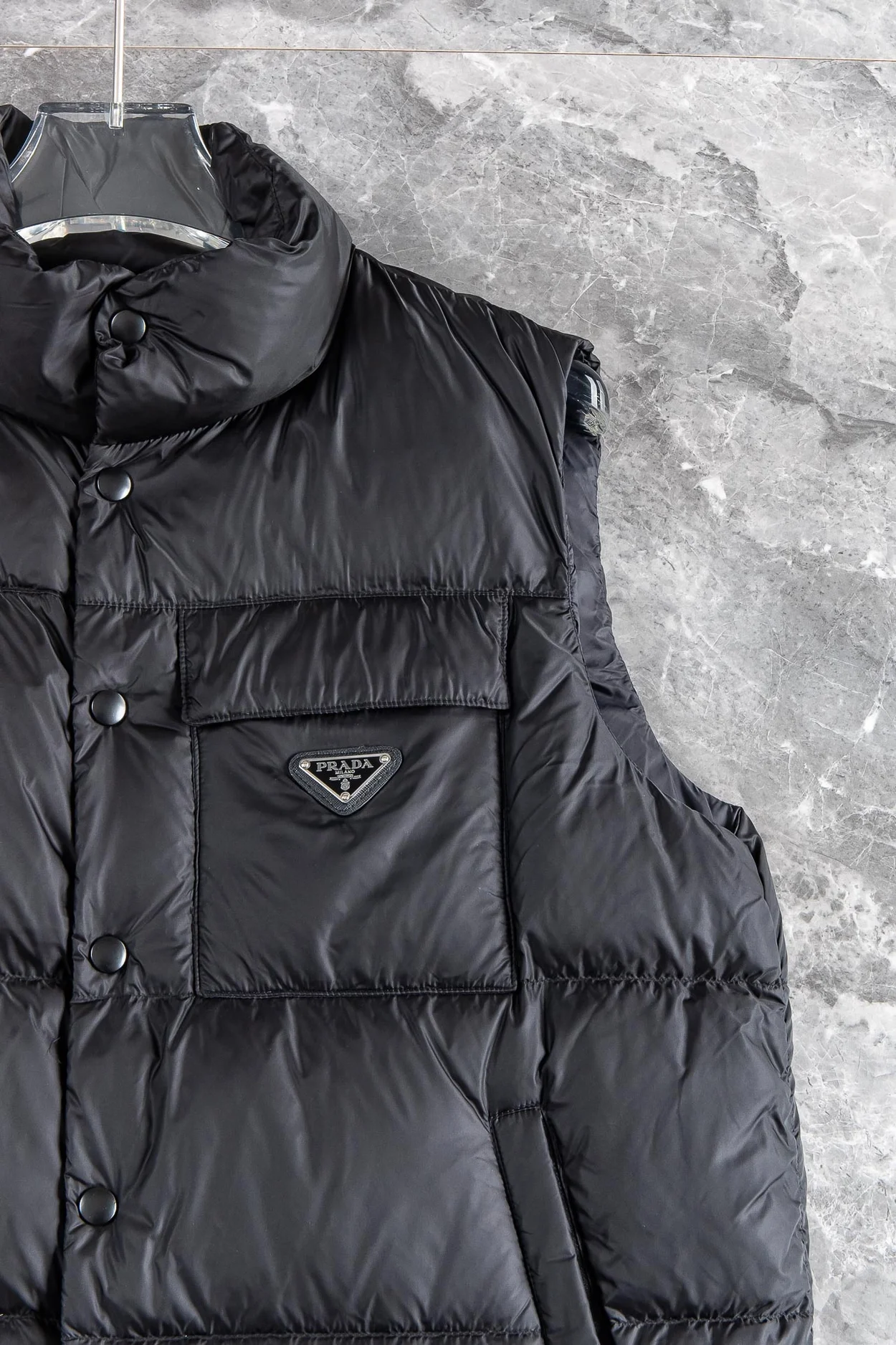 프라다 리나일론 슬리브스 푸퍼 자켓