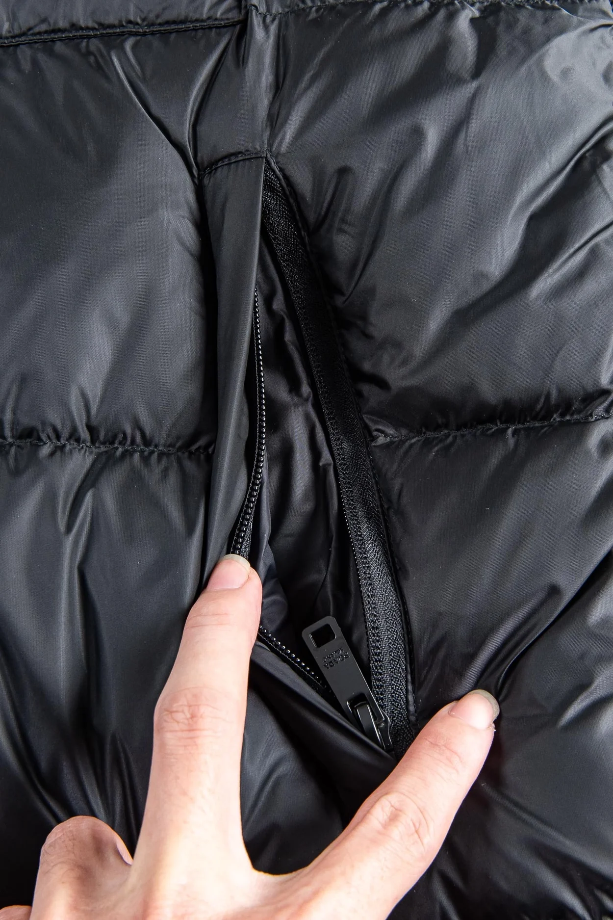 프라다 리나일론 슬리브스 푸퍼 자켓