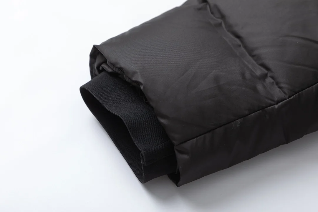 프라다 테크니컬 패딩 코트