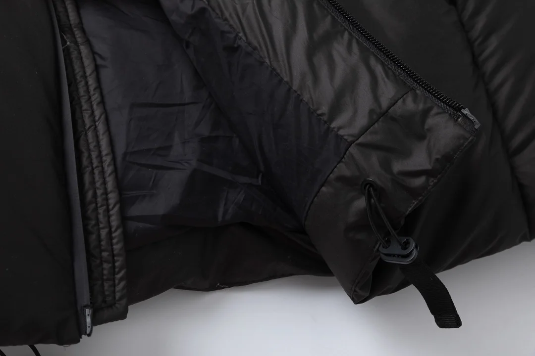 프라다 테크니컬 패딩 코트