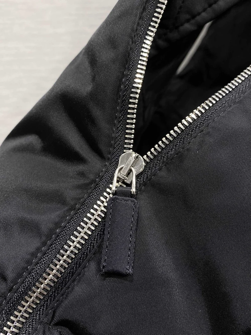 프라다 삼각로고 패치 베스트