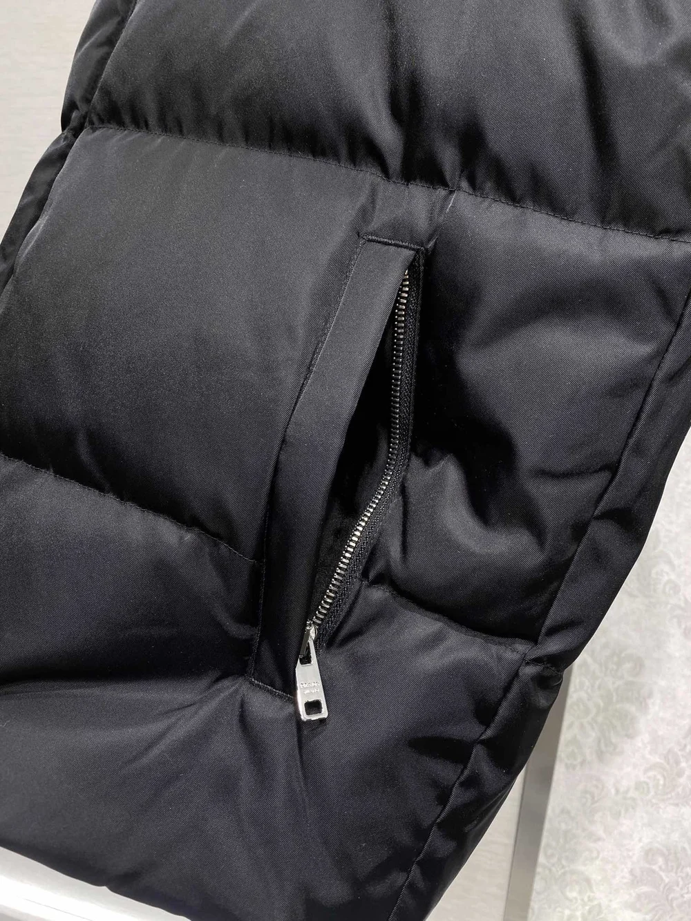 프라다 삼각로고 패치 베스트