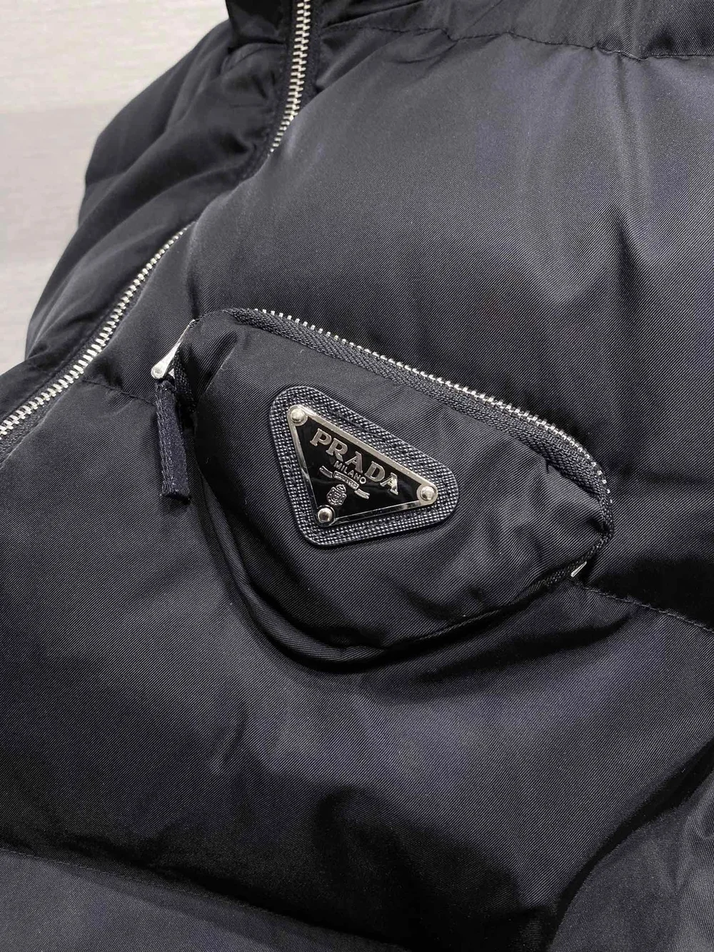 프라다 삼각로고 패치 베스트