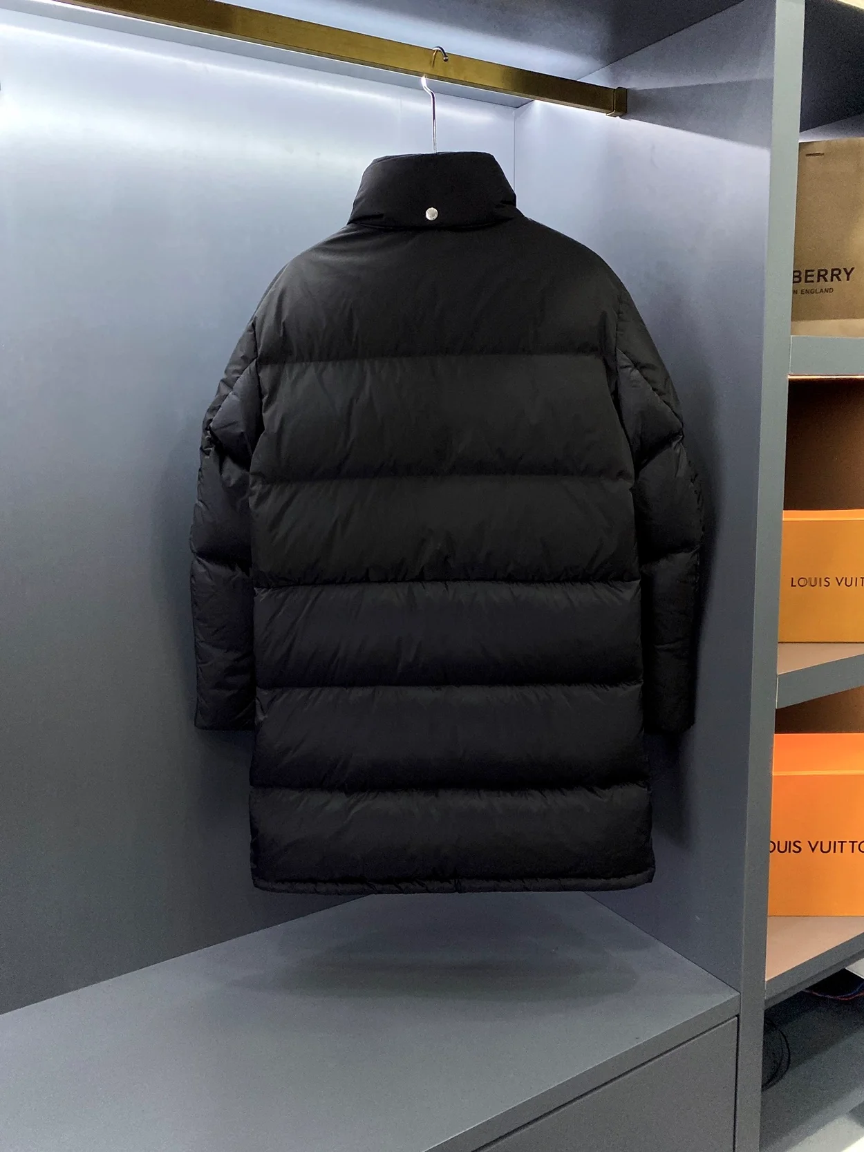 프라다 테크니컬 패브릭 다운 패딩