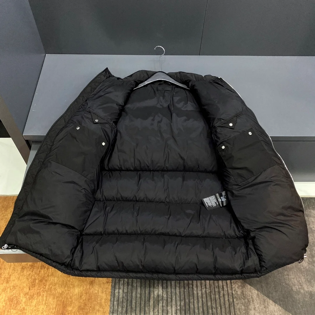 프라다 테크니컬 패브릭 다운 패딩