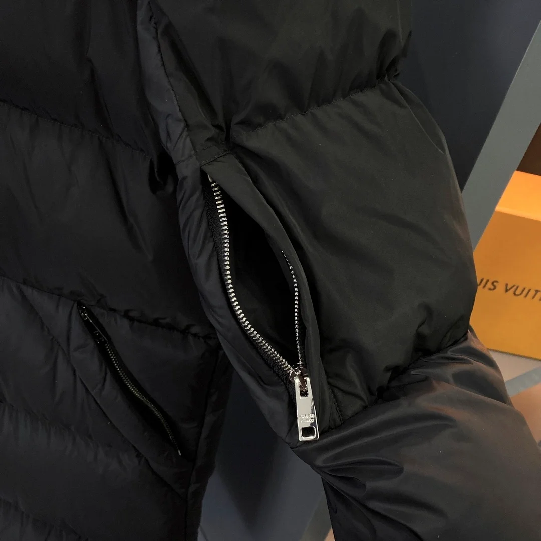 프라다 테크니컬 패브릭 다운 패딩