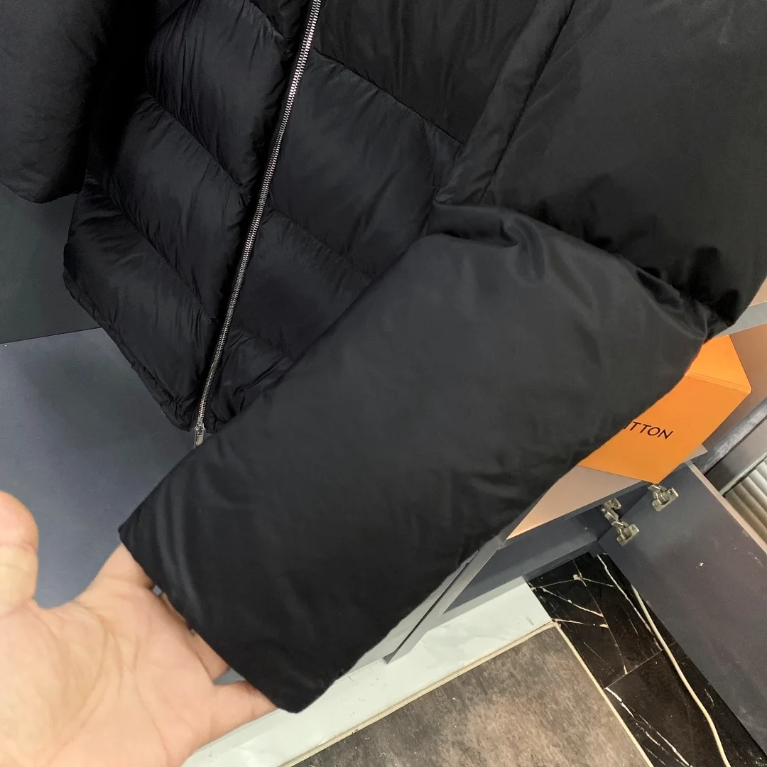 프라다 테크니컬 패브릭 다운 패딩