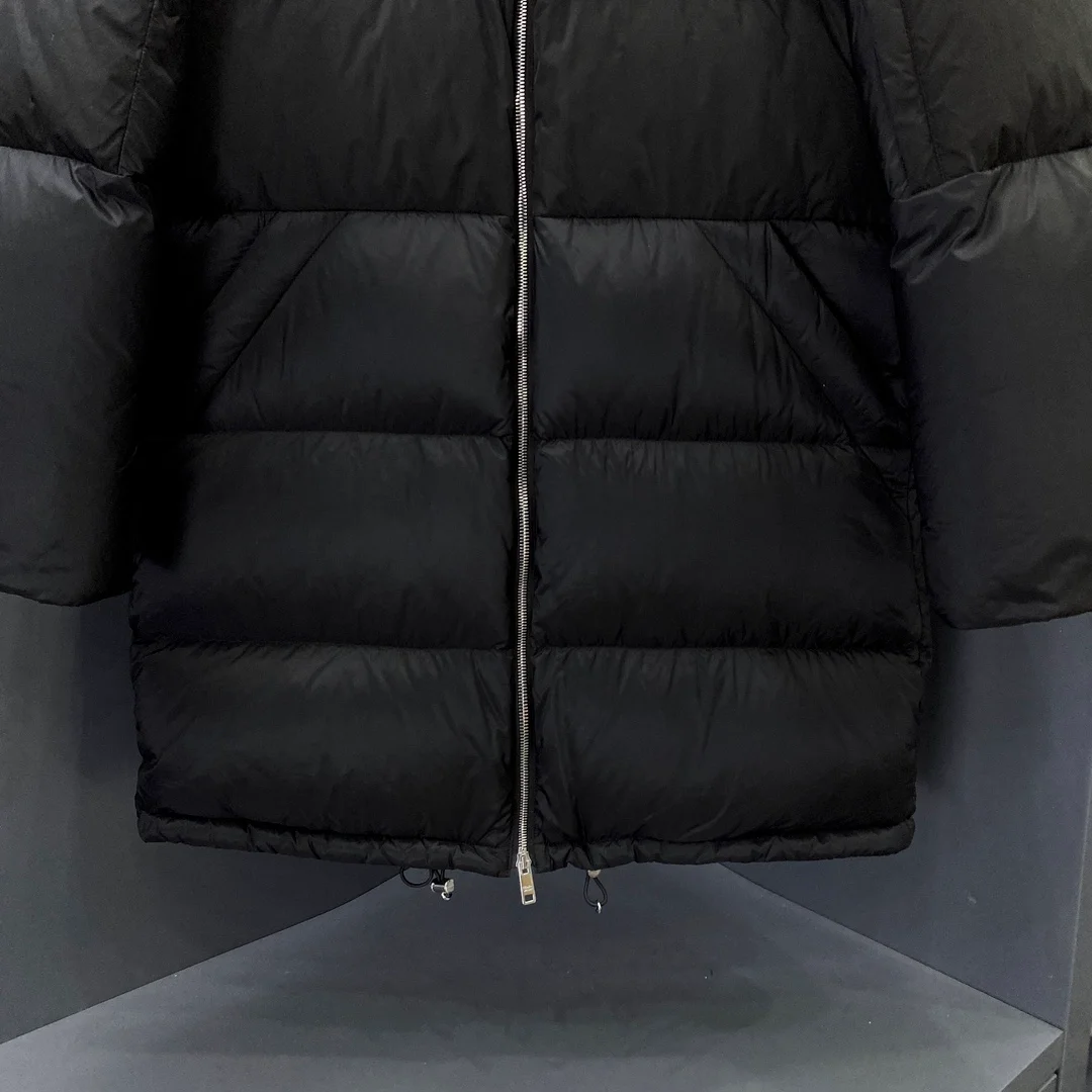 프라다 테크니컬 패브릭 다운 패딩