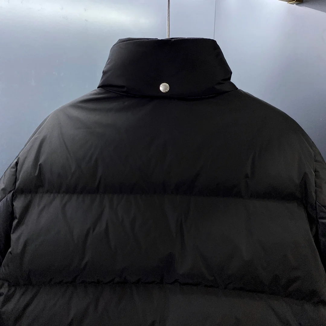 프라다 테크니컬 패브릭 다운 패딩