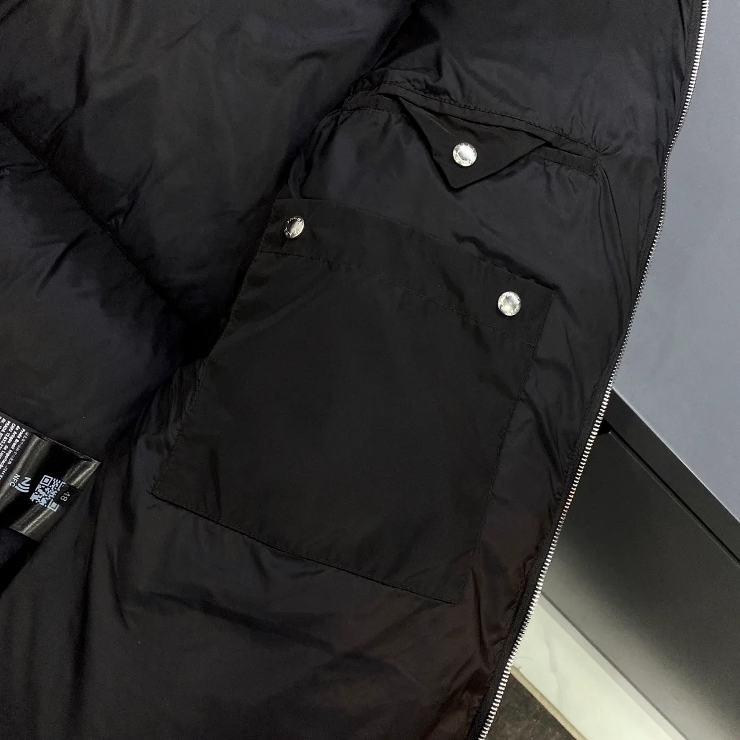 프라다 테크니컬 패브릭 다운 패딩