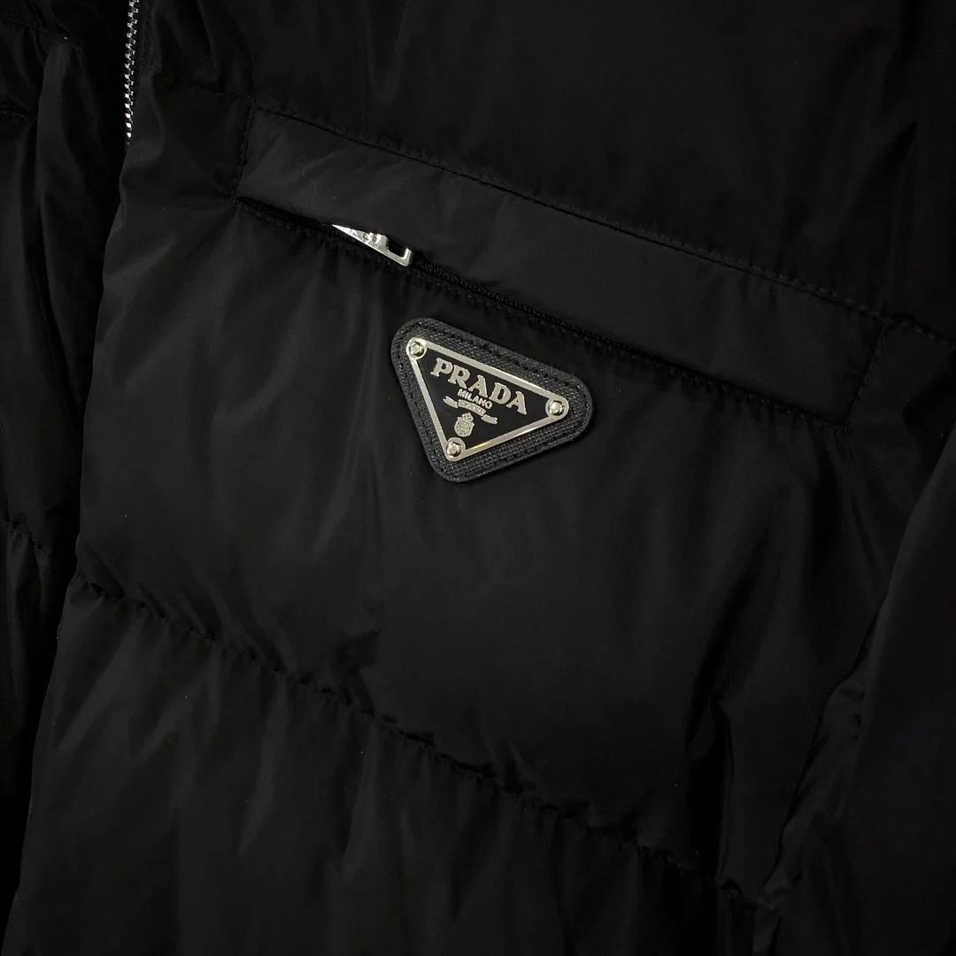 프라다 테크니컬 패브릭 다운 패딩