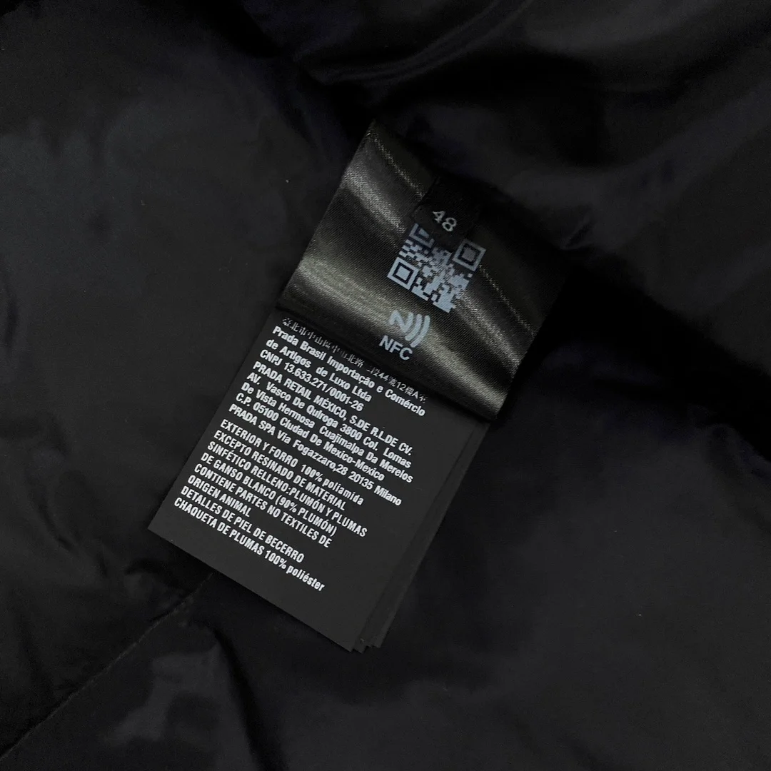 프라다 테크니컬 패브릭 다운 패딩