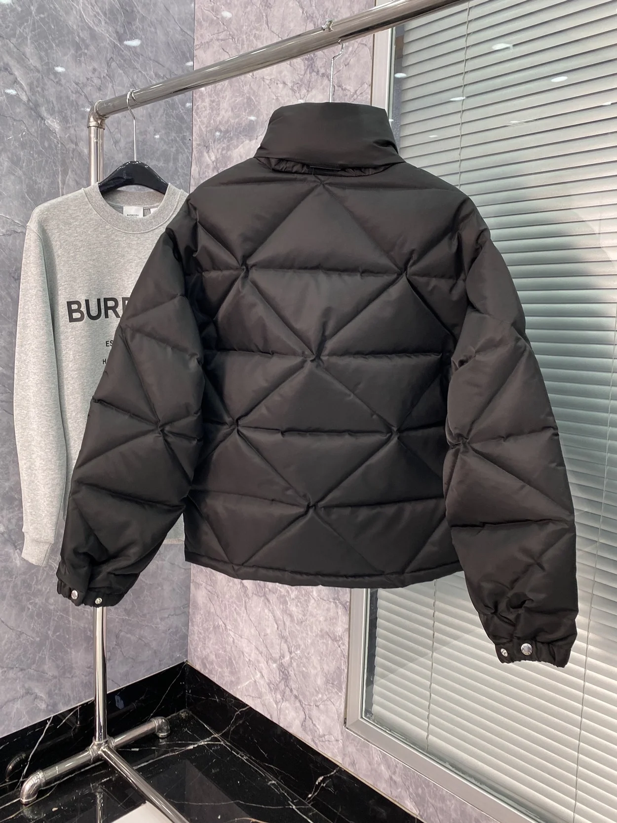 프라다 리나일론 다운 자켓 블랙