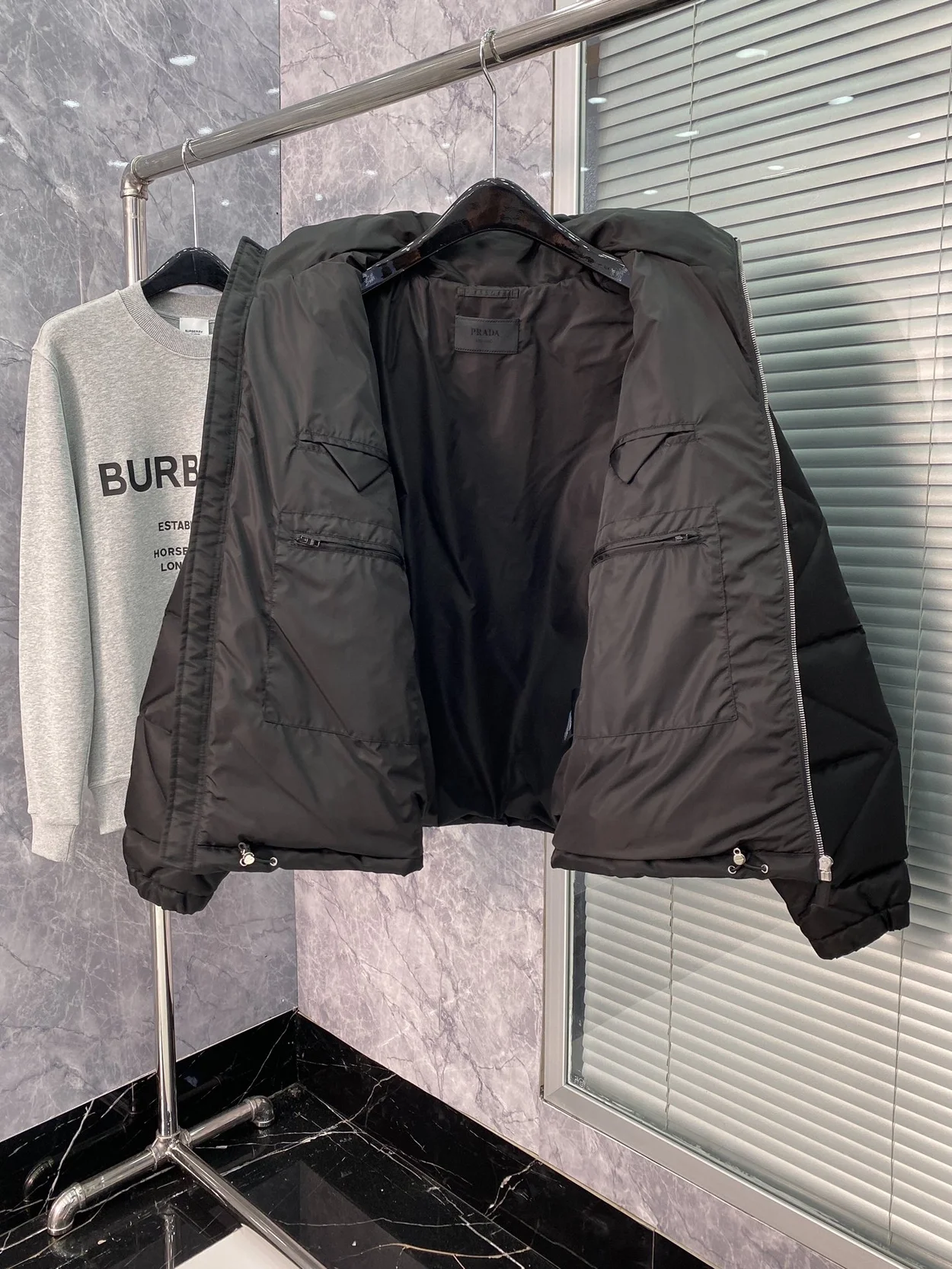 프라다 리나일론 다운 자켓 블랙