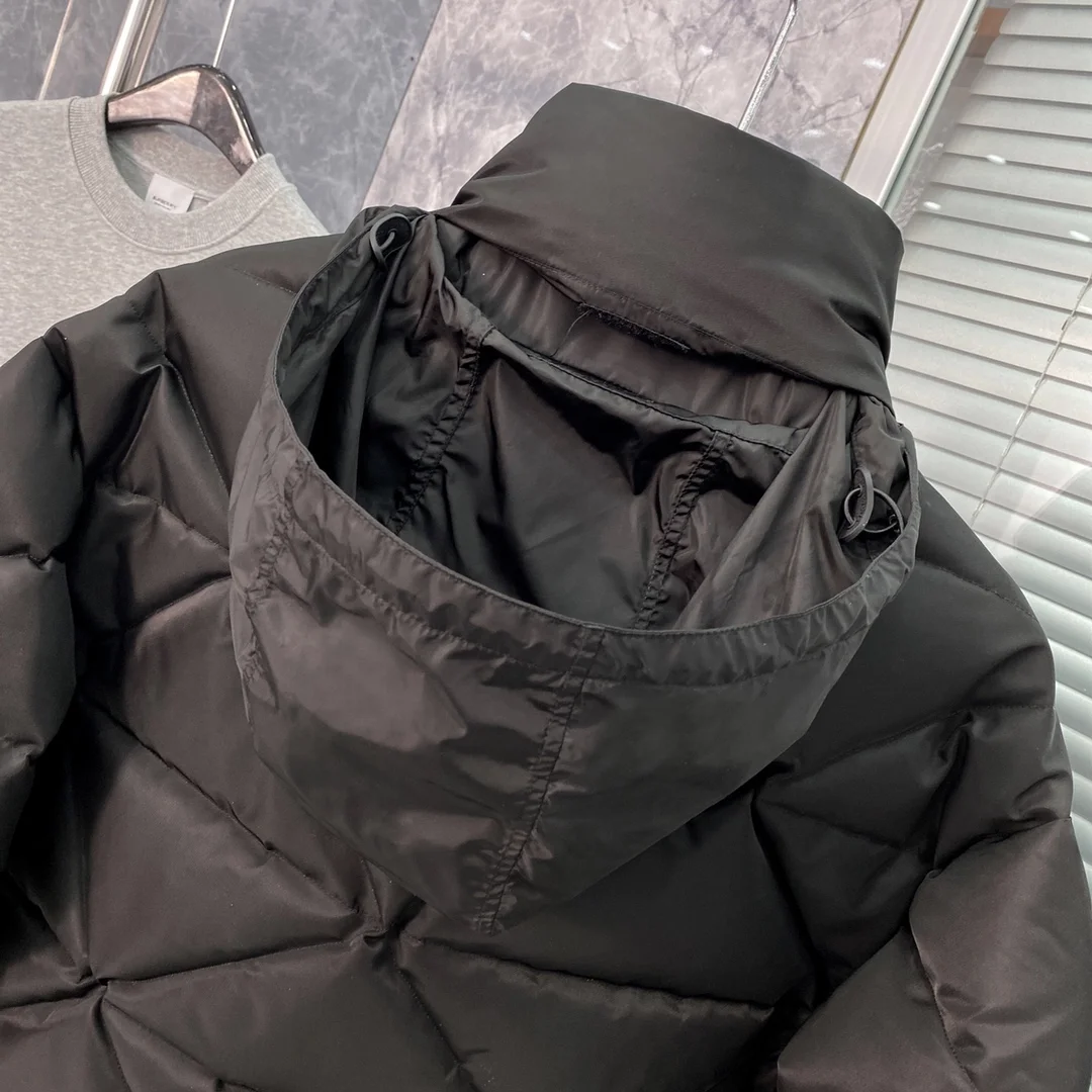 프라다 리나일론 다운 자켓 블랙