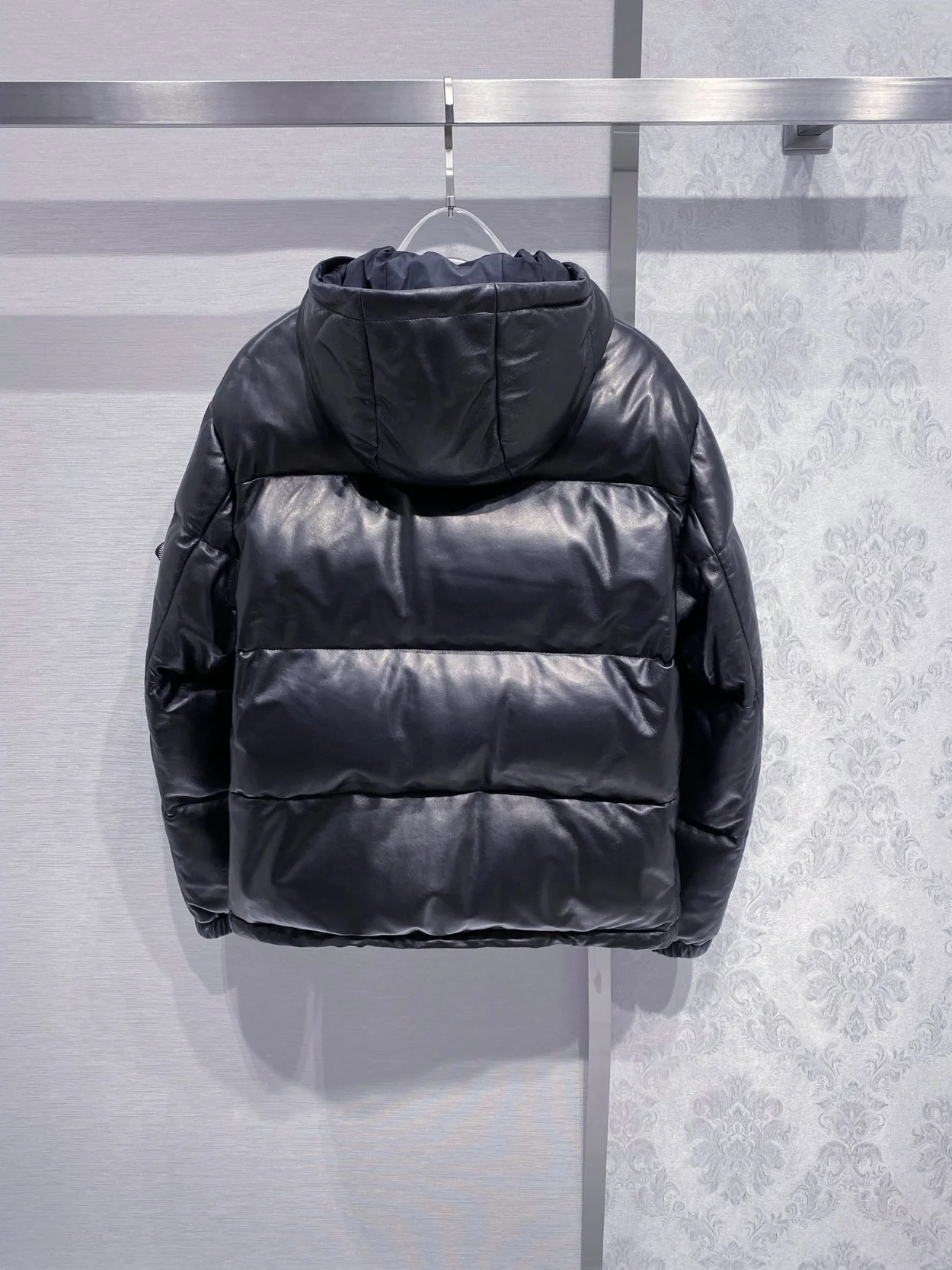 프라다 가죽 레더 다운 패딩