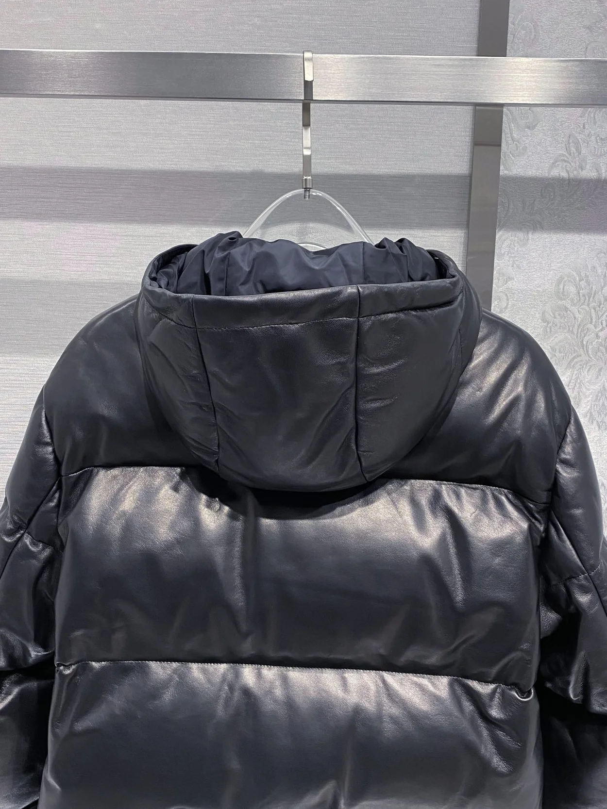 프라다 가죽 레더 다운 패딩