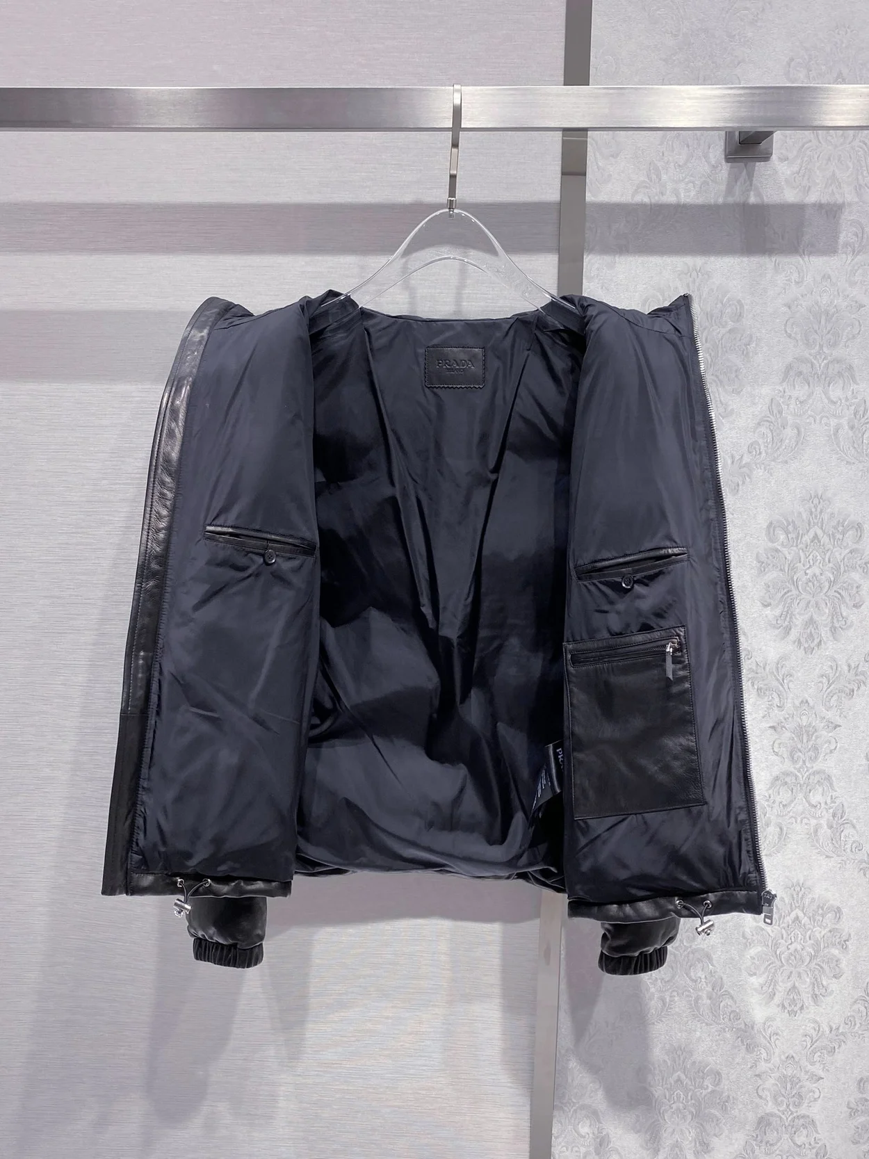 프라다 가죽 레더 다운 패딩