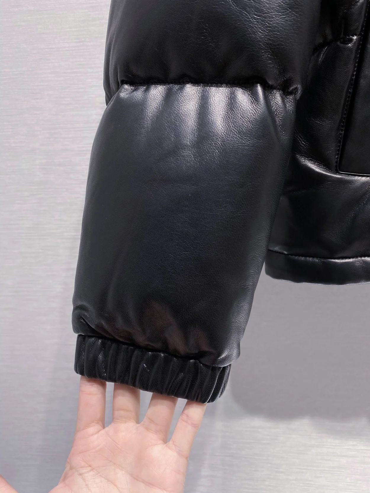 프라다 가죽 레더 다운 패딩