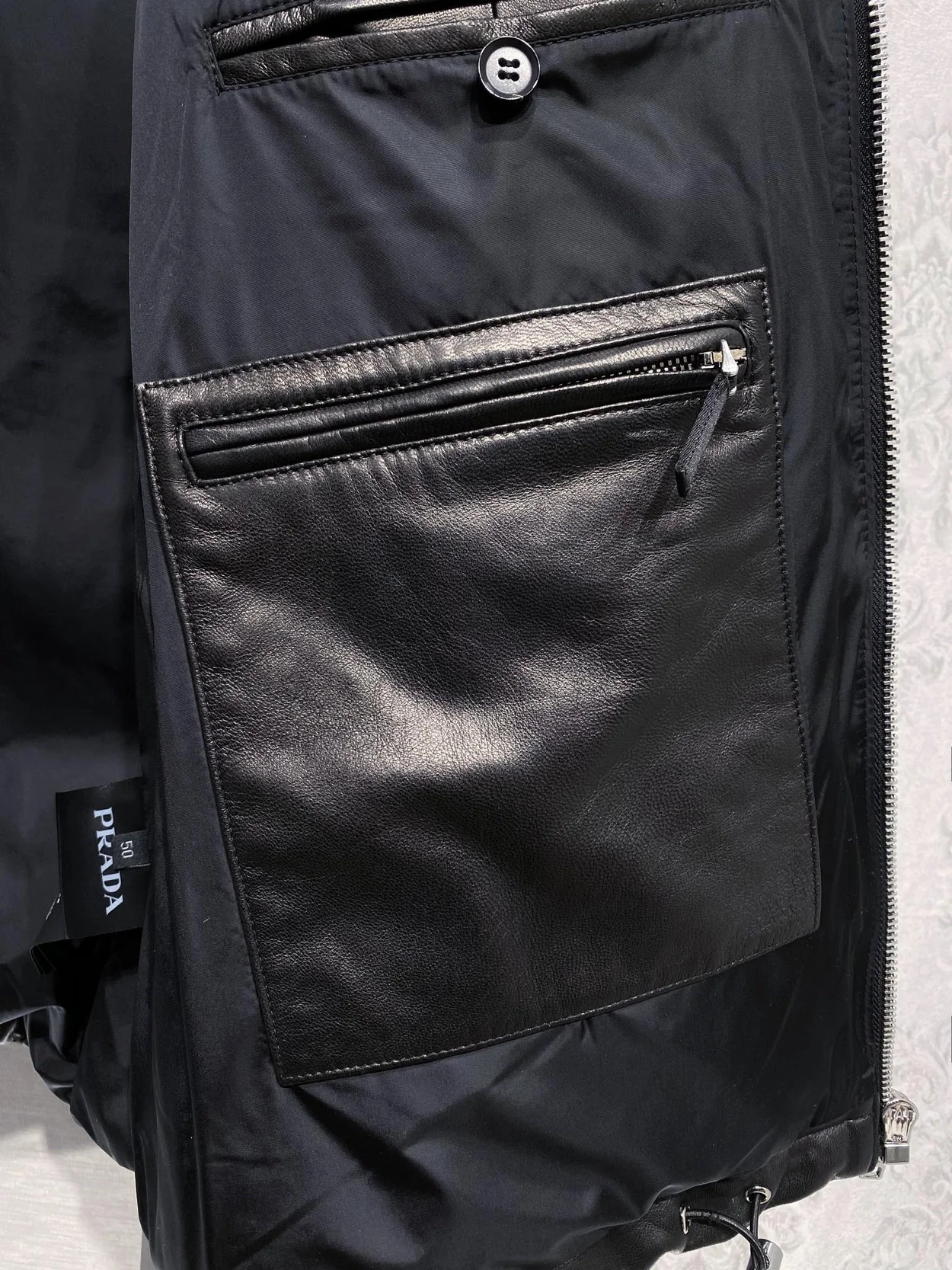 프라다 가죽 레더 다운 패딩