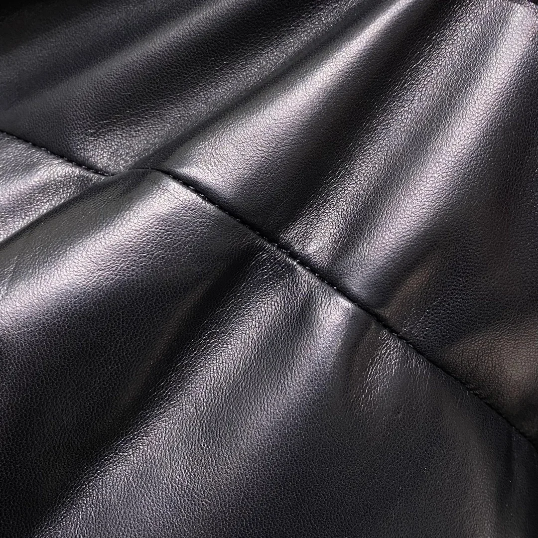 프라다 가죽 레더 다운 패딩