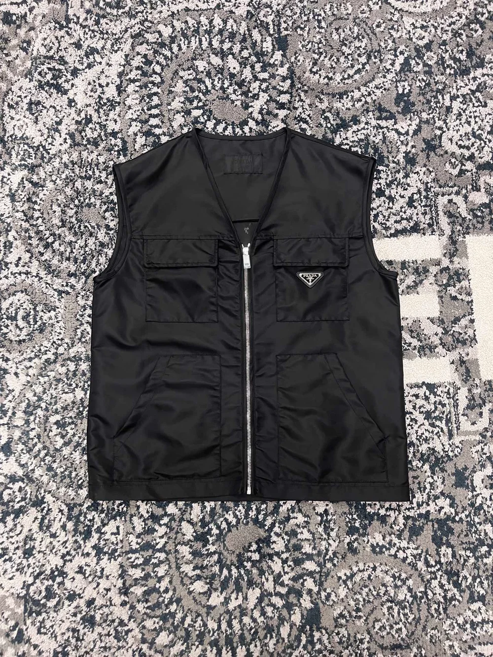 프라다 리나일론 캐주얼 베스트