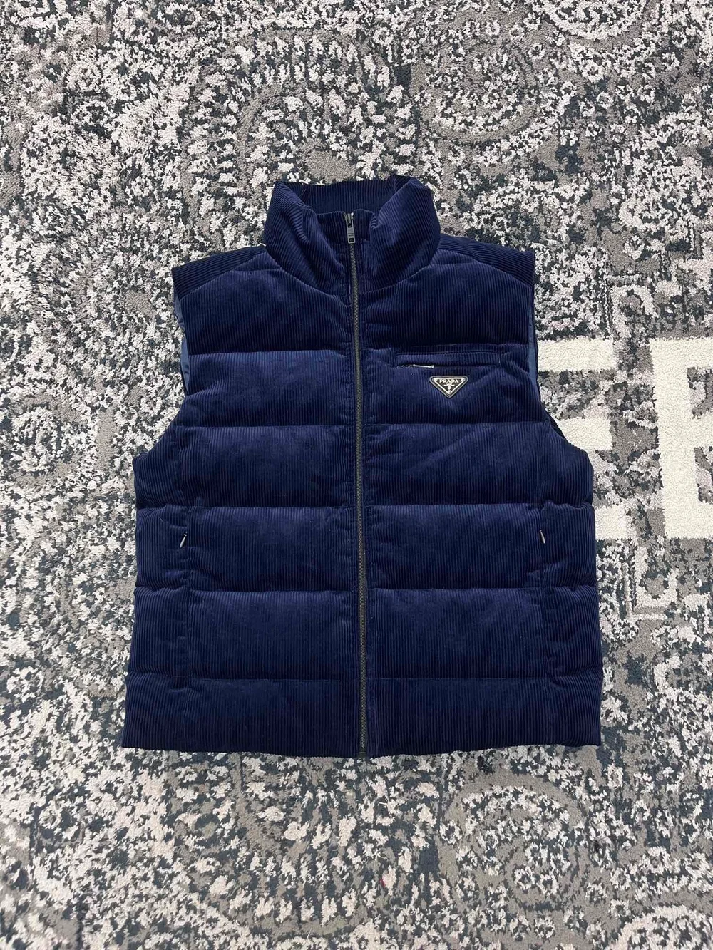 프라다 삼각로고 코듀로이 패딩 베스트