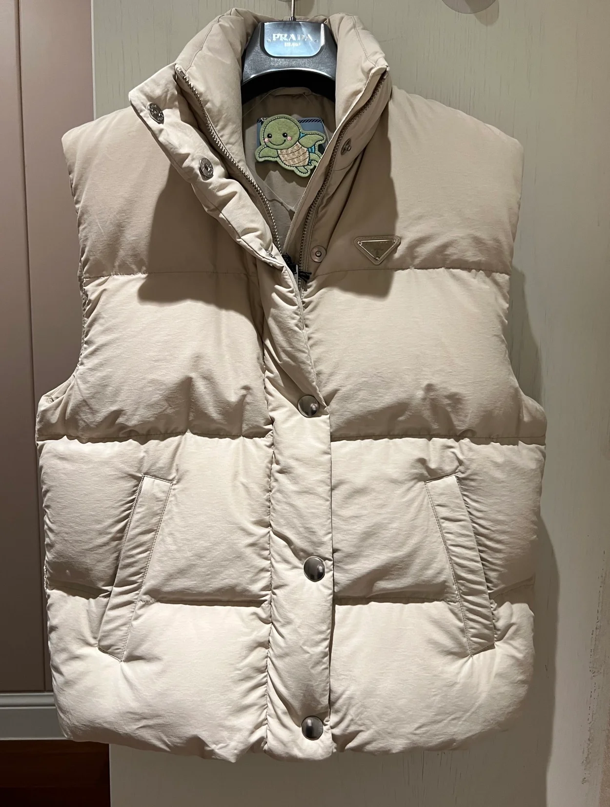 프라다 패딩 테크니컬 패브릭 다운 베스트