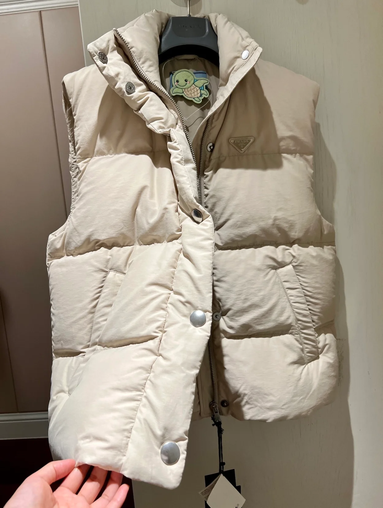 프라다 패딩 테크니컬 패브릭 다운 베스트