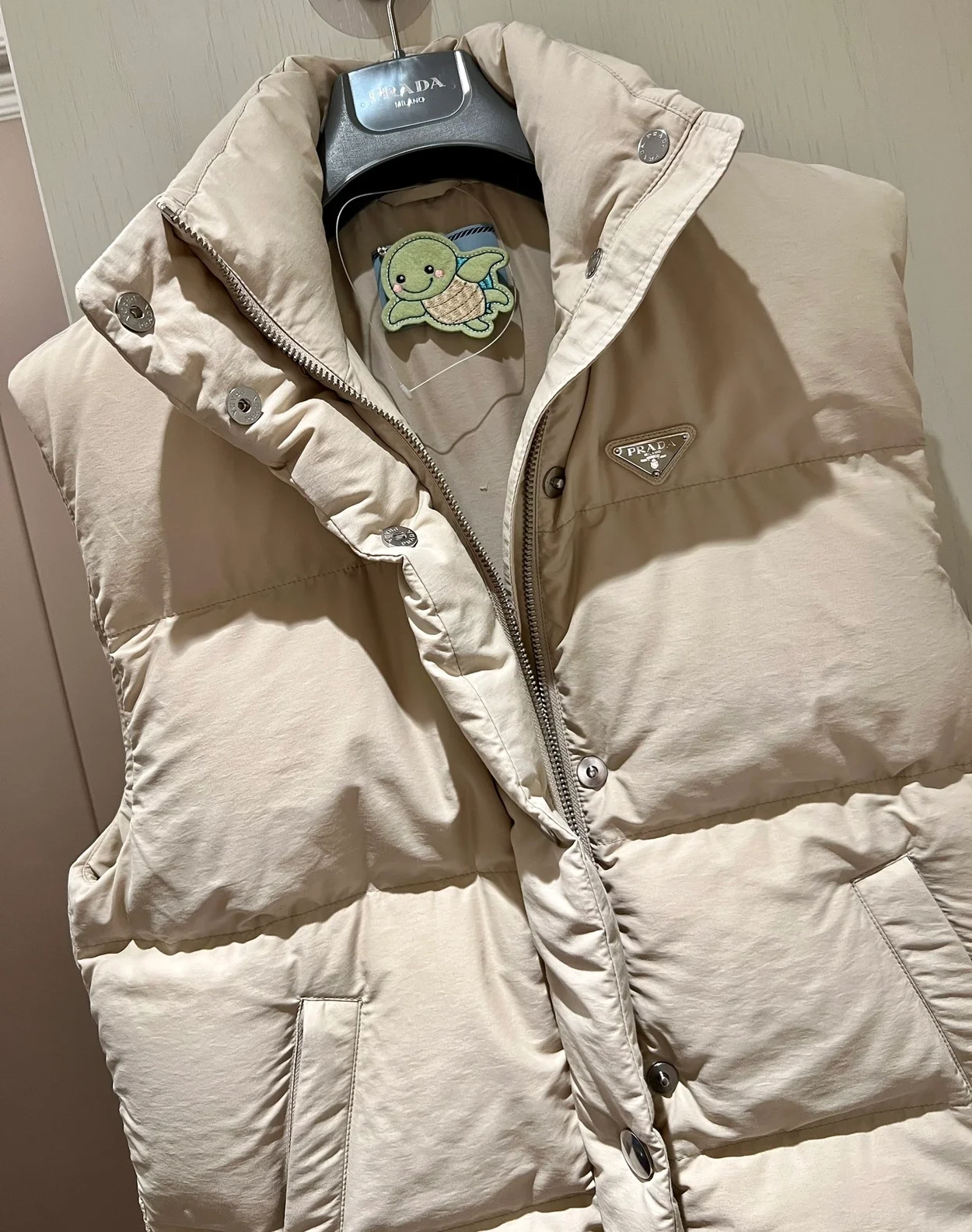 프라다 패딩 테크니컬 패브릭 다운 베스트