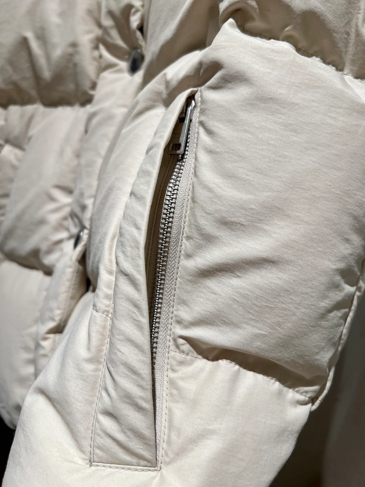 프라다 패딩 테크니컬 패브릭 다운 베스트