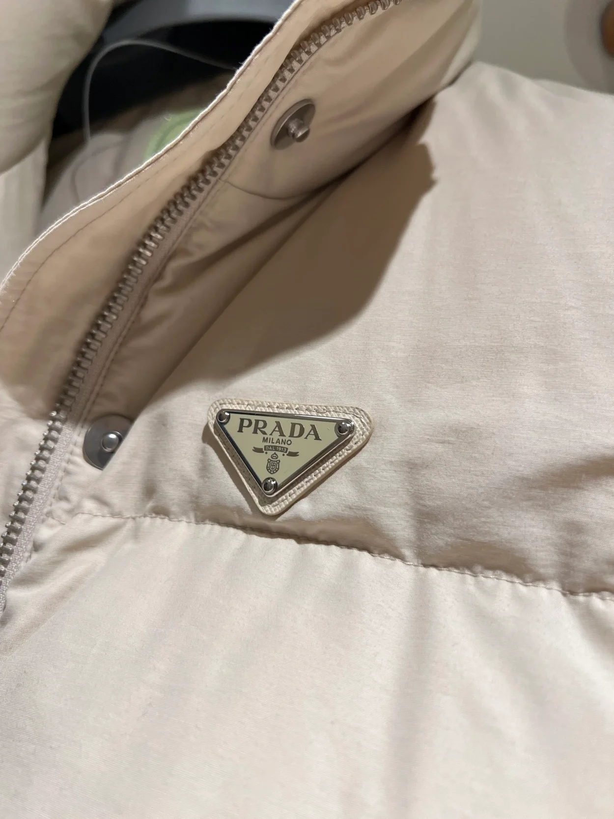 프라다 패딩 테크니컬 패브릭 다운 베스트