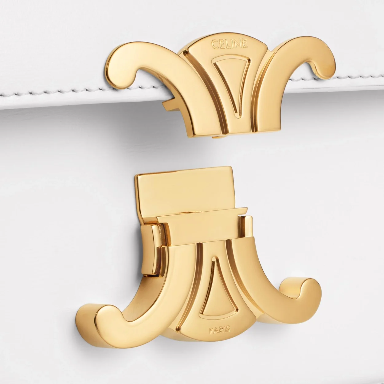 셀린느 클로드 숄더백 샤이니 화이트