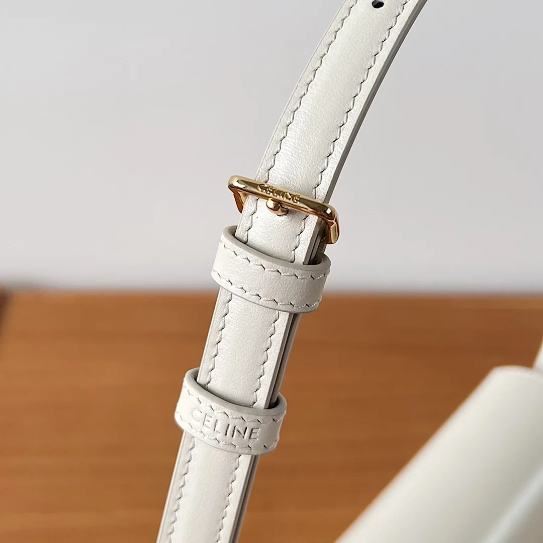 셀린느 클로드 숄더백 샤이니 화이트