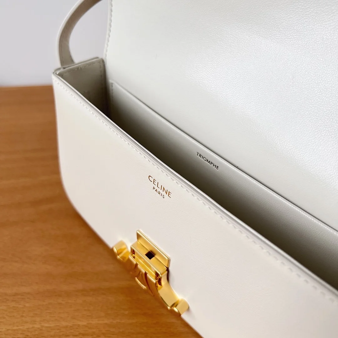 셀린느 클로드 숄더백 샤이니 화이트