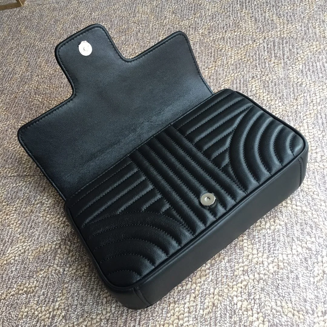 프라다 블랙 다이어그램 은장로고 체인 숄더백