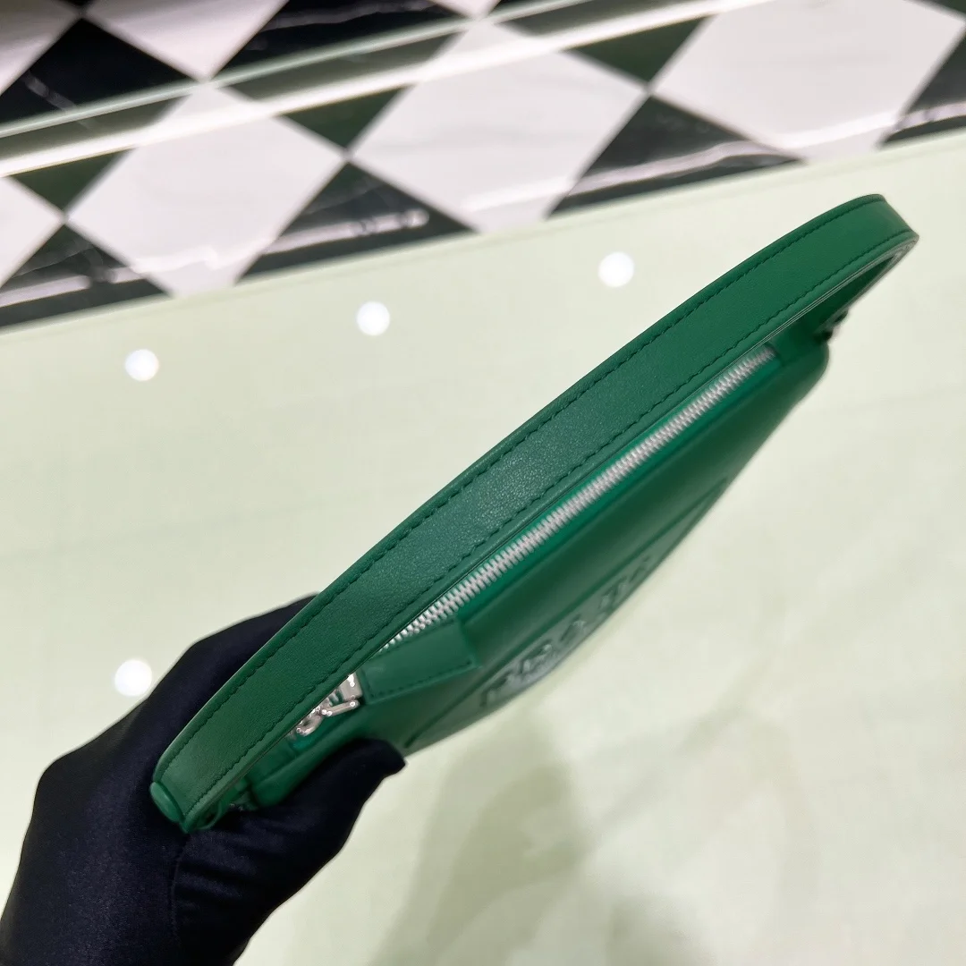 프라다 사피아노 프라이앵글 숄더백 그린