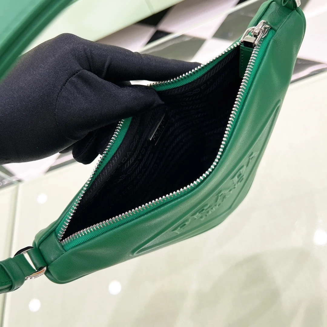 프라다 사피아노 프라이앵글 숄더백 그린
