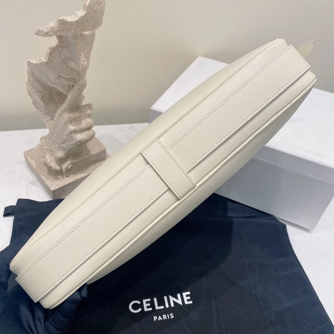 셀린느 미디움 로미 서플 백 화이트